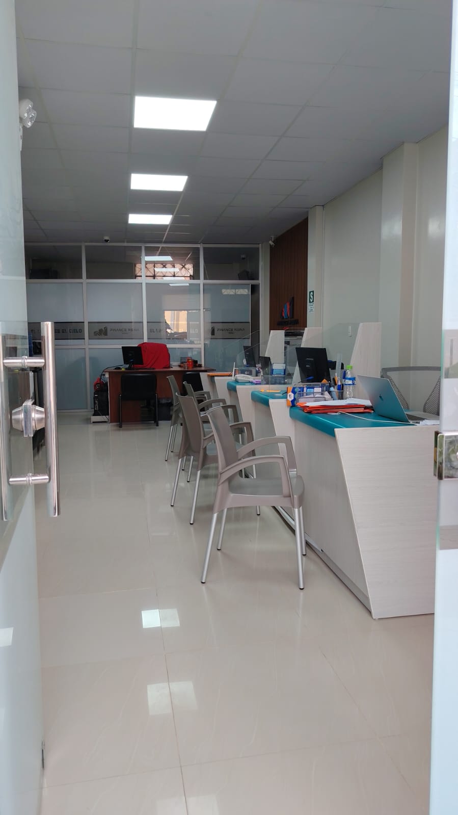 Galería Finance Reina Perú